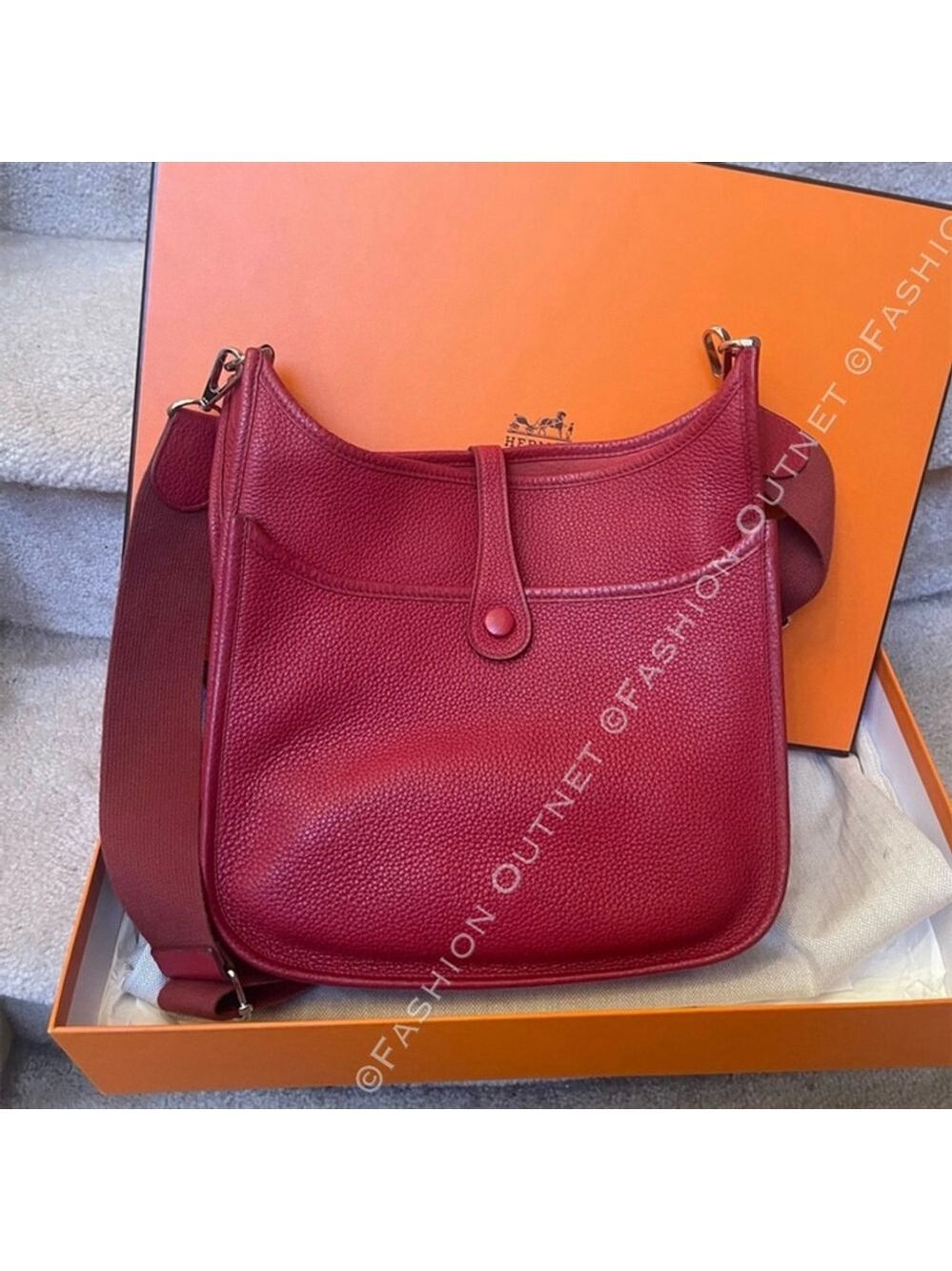 Hermés Evelyne III 29 PM in Rouge Garance Clemence Leather Red Crossbody Bag - Picture 5 of 16